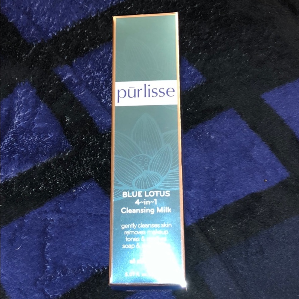 Blue Lotus 4-in-1 cleansing milk